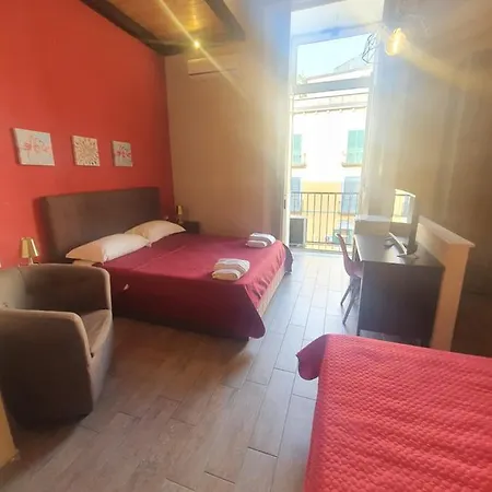 Emyjo 4* نابولي