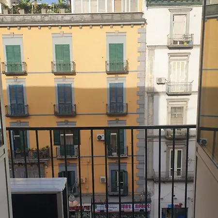 Emyjo Oda ve Kahvaltı Napoli