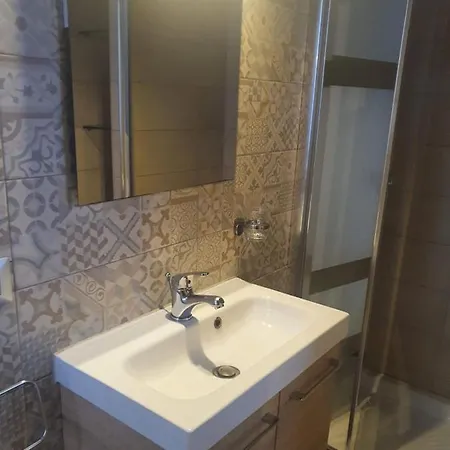 Oda ve Kahvaltı Emyjo 4*